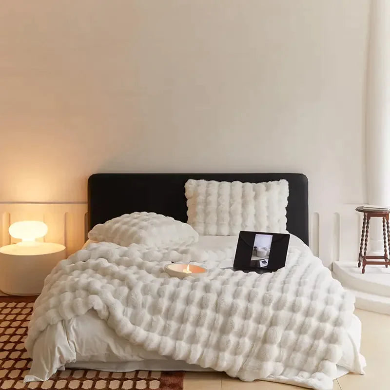 Die warme Plüschdecke aus Wolle