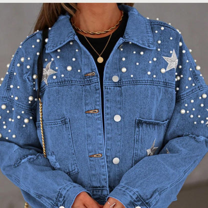 Denim Jacke mit Perlenverzierung und Sternakzenten