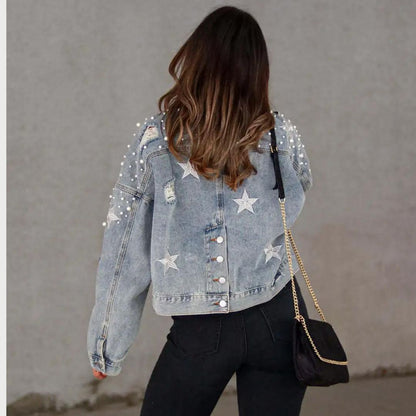 Denim Jacke mit Perlenverzierung und Sternakzenten