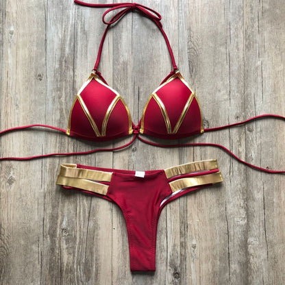 Stylischer Bikini mit bronzefarbenen Seiten