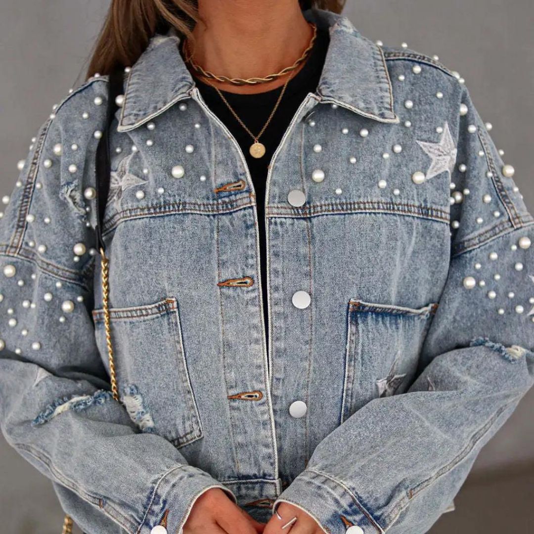 Denim Jacke mit Perlenverzierung und Sternakzenten