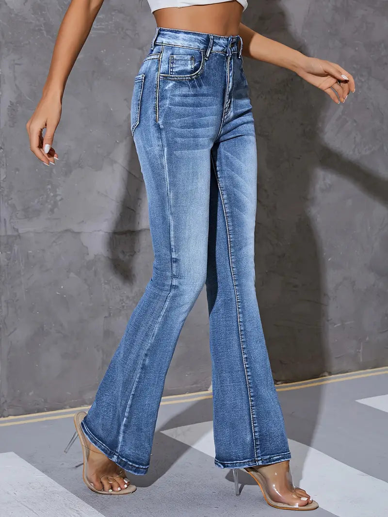 Blaue Röhrenjeans mit hohem Stretchanteil