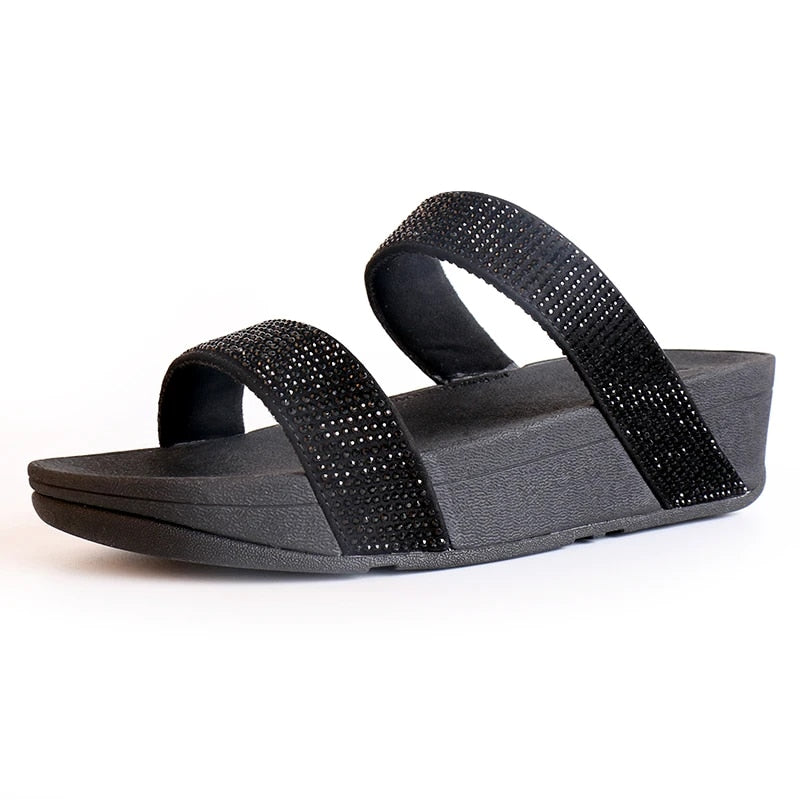 Strassbesetzte Strandsandalen für den Sommer