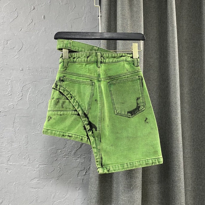 Verwitterte Denim-Shorts mit Acid-Waschung