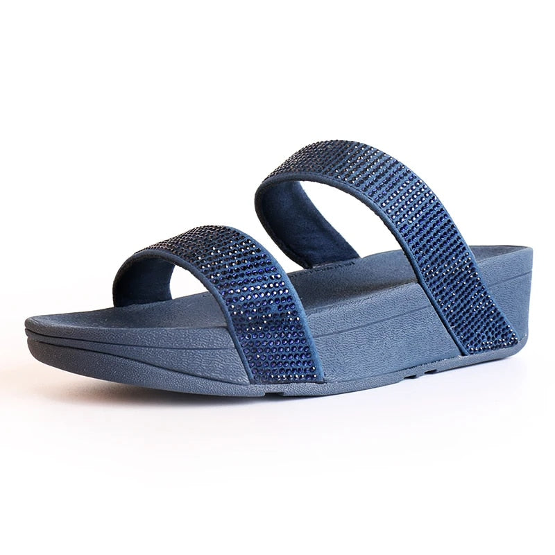 Strassbesetzte Strandsandalen für den Sommer