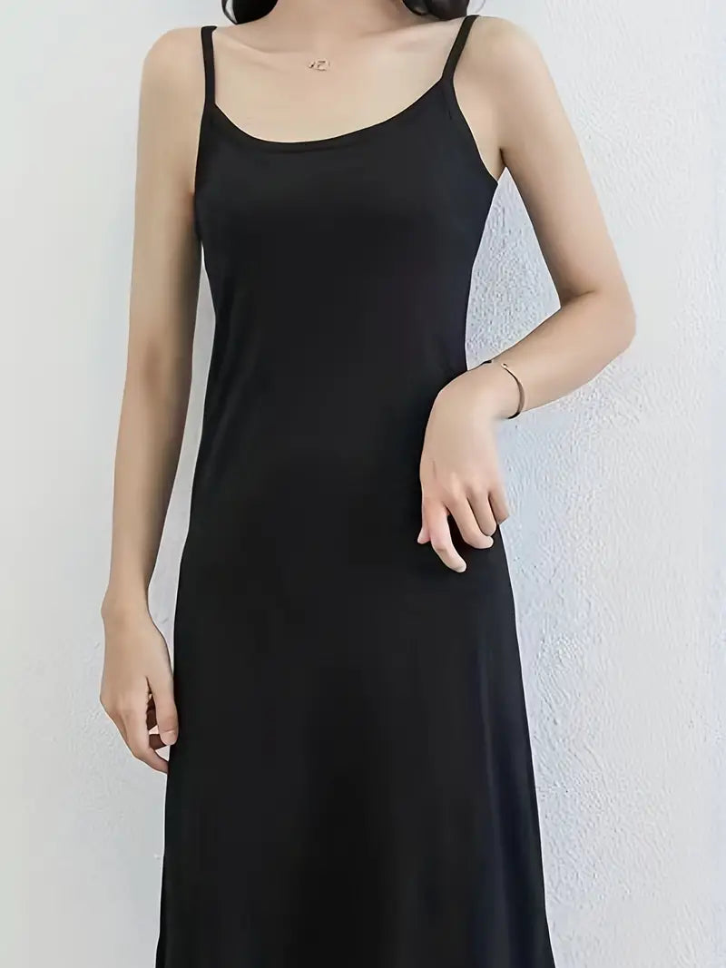 Einfaches Kleid mit Spaghetti-Trägern