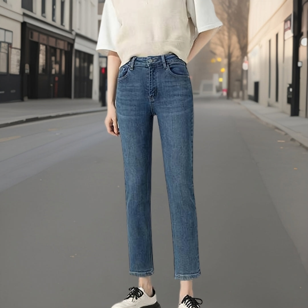 Amira | Trendige Denim-Hose mit Ausschnitt