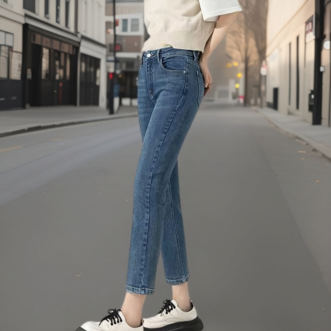 Amira | Trendige Denim-Hose mit Ausschnitt