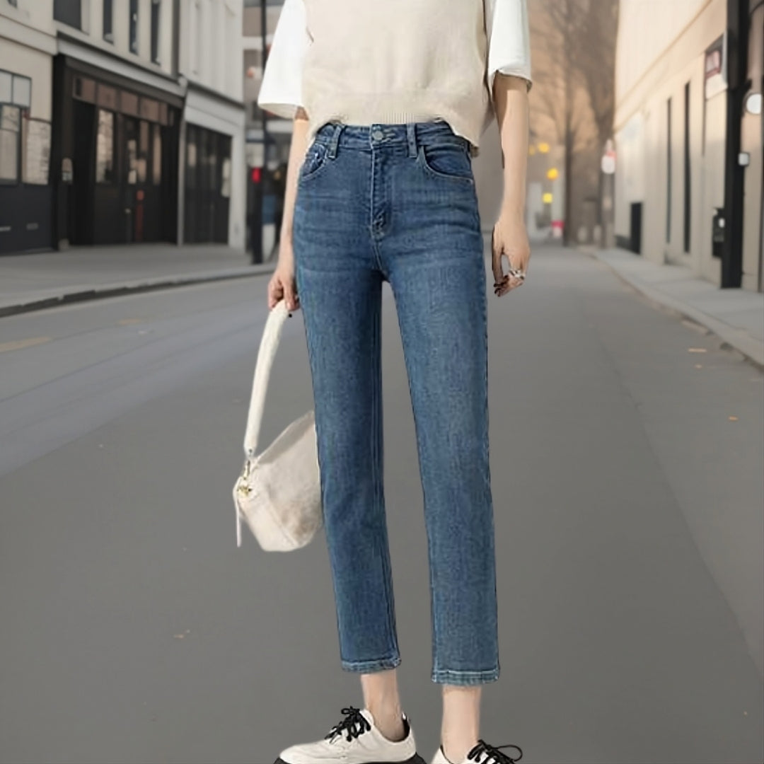 Amira | Trendige Denim-Hose mit Ausschnitt