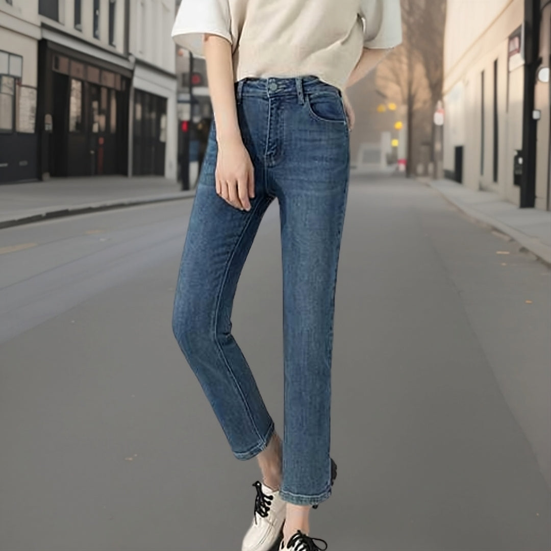 Amira | Trendige Denim-Hose mit Ausschnitt