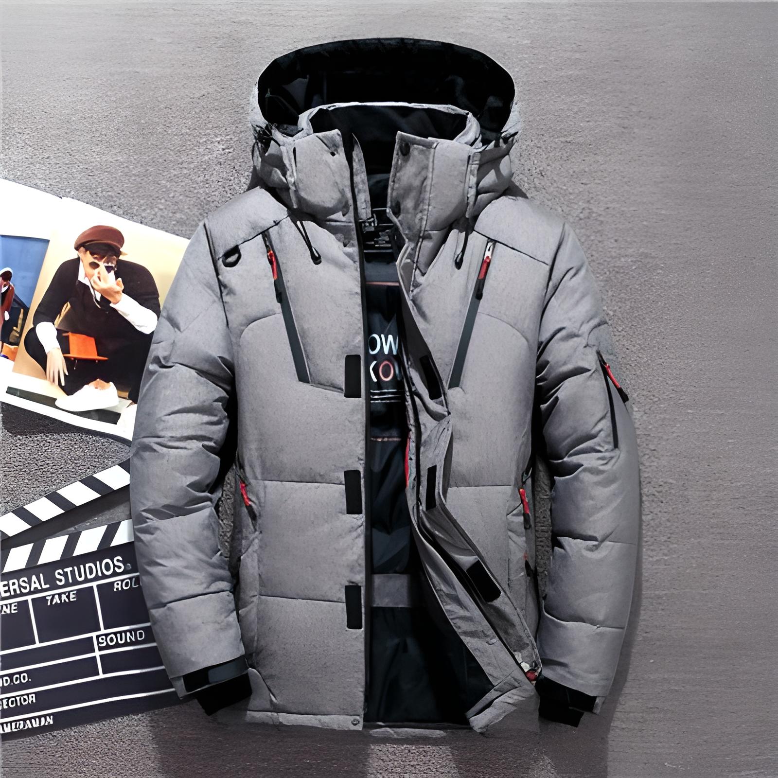 Moderne Winterjacke mit Kapuze