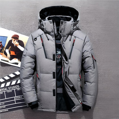 Moderne Winterjacke mit Kapuze